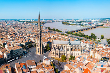 Découvrez Bordeaux avec Bluebird VTC pendant les Primeurs 2025